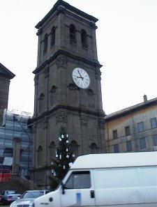 Campanile della chiesa della
Madonna della Quercia a Viterbo
(14719 bytes)